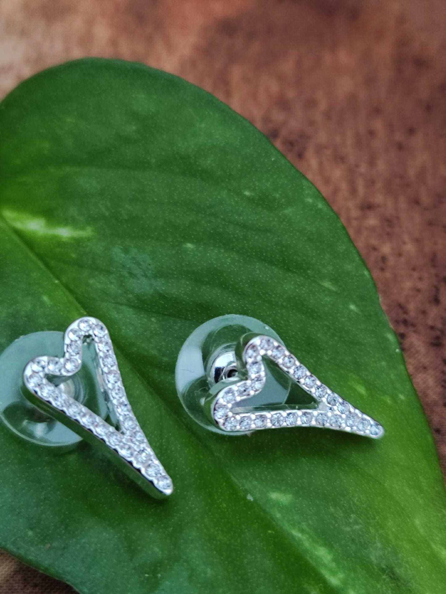 SILVER HOLLOW DIAMANTE HEART STUDS EARRINGS*