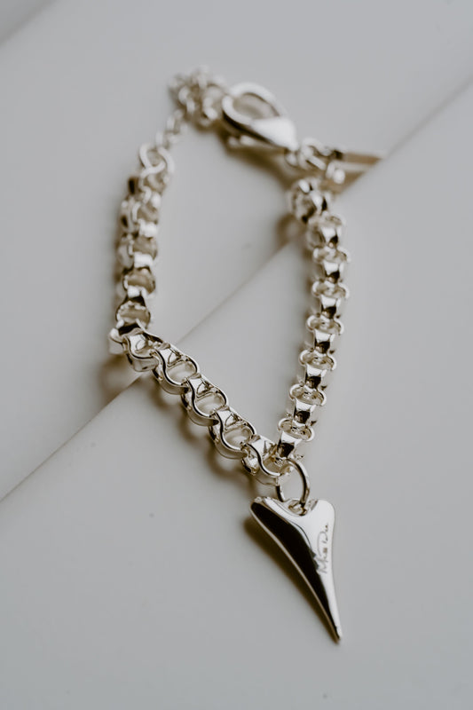 SILVER SOLID HEART BRACELET *